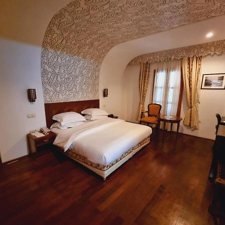 Grand Hotel Villa De France Tanger Ngoại thất bức ảnh A room at the hotel