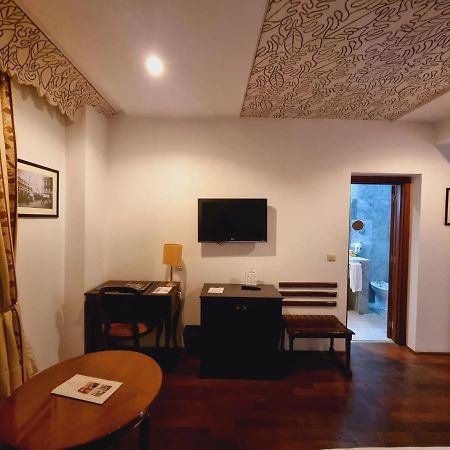 Grand Hotel Villa De France Tanger Ngoại thất bức ảnh A room at the hotel