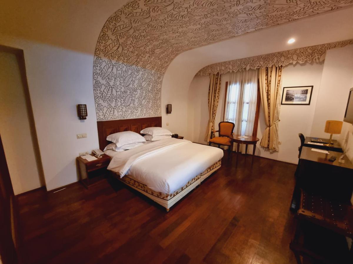 Grand Hotel Villa De France Tanger Ngoại thất bức ảnh A room at the hotel