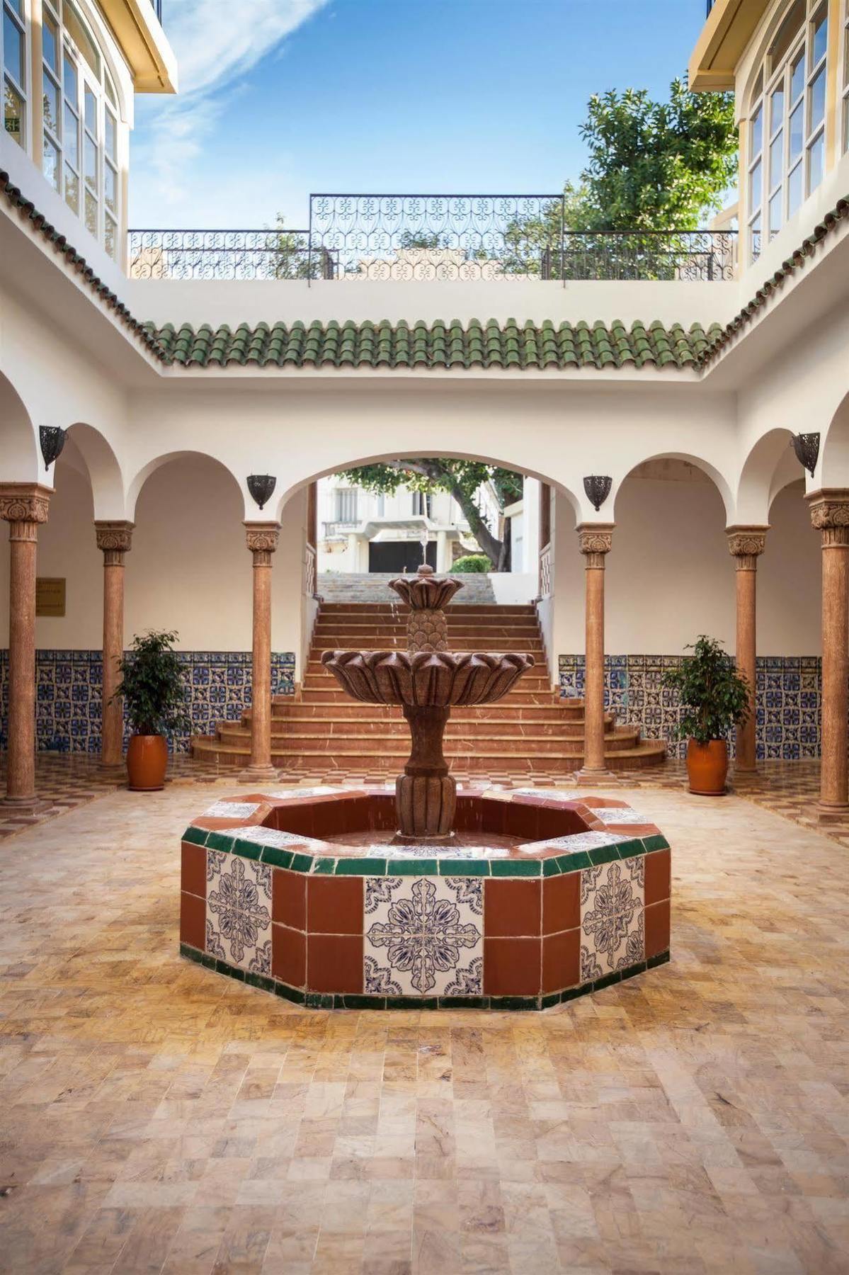 Grand Hotel Villa De France Tanger Ngoại thất bức ảnh Fountain in the courtyard of the University of Málaga