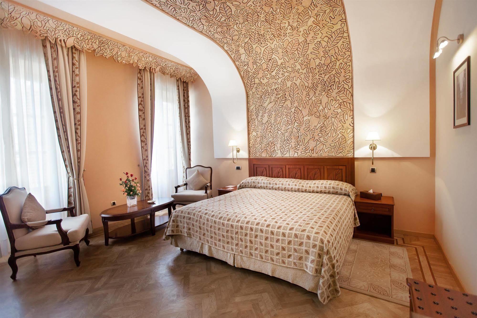 Grand Hotel Villa De France Tanger Ngoại thất bức ảnh A bedroom at the hotel